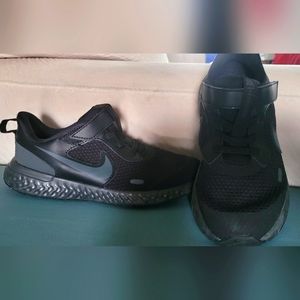 Nike Revolution Boys Running Shoe